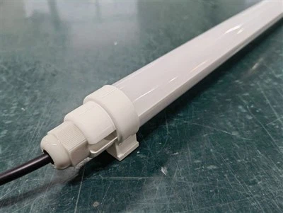 Lumini LED T12 compatibile cu balast