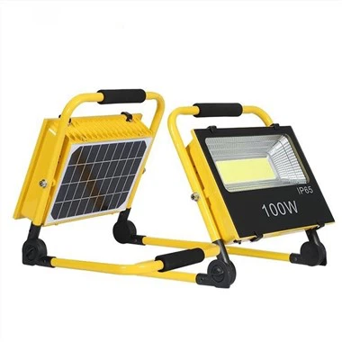 Proiector cu LED alimentat solar