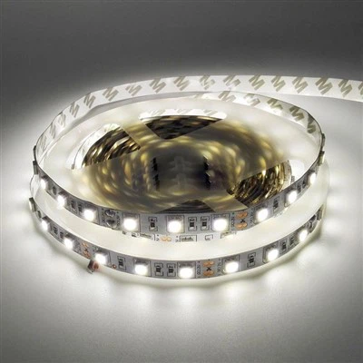 Bandă LED RGB alimentată cu baterie