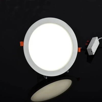 Panoul cu LED-uri pâlpâie fără dimmer